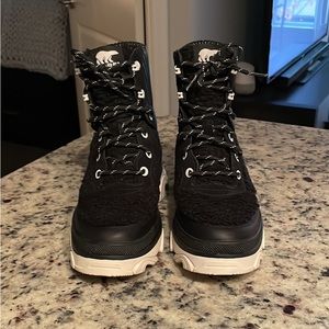 Sorel size 7.5 (fits a true woman’s 8) Brex Boot Cozy Lace worn twice like new.